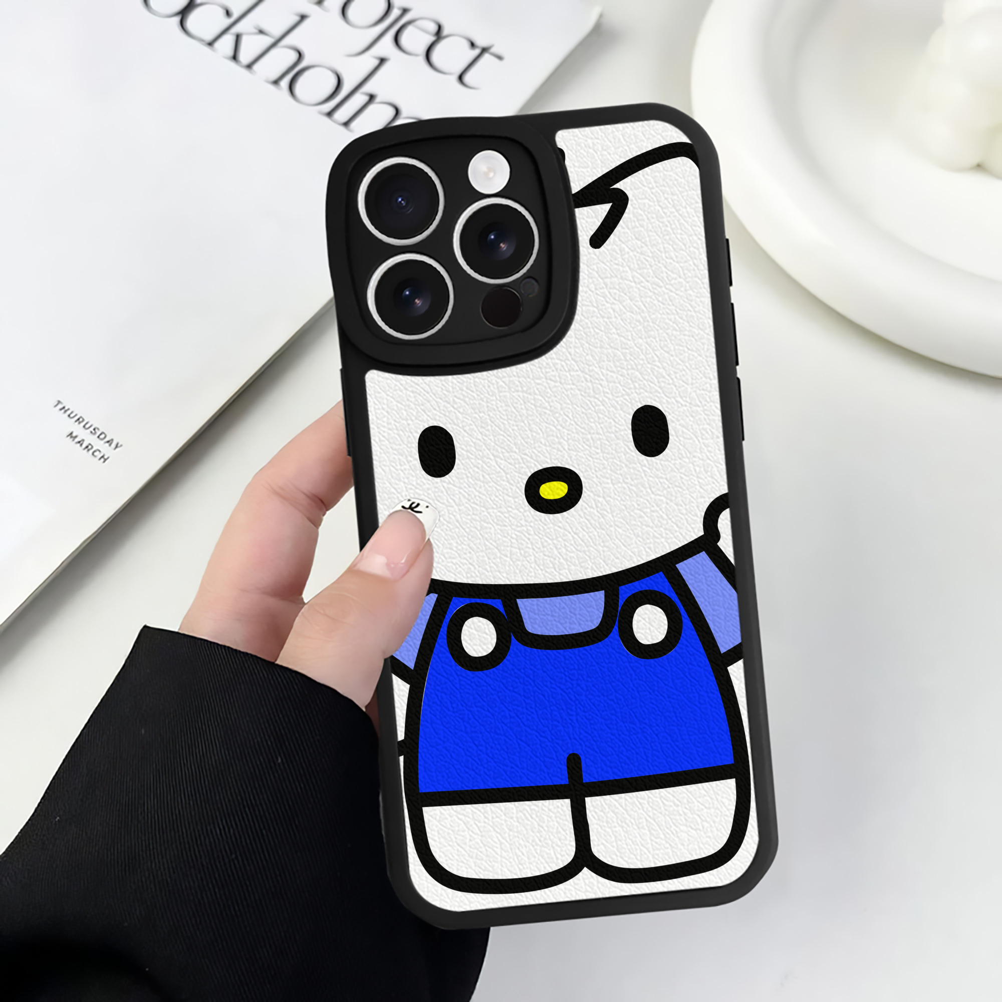 （画像用） Hello Kitty ハローキティ 【iPhone 16シリーズ対応】シリコンスマホケース（レザー調） 材質：シリコン